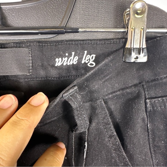 La Joie | Elegant Black Wide Leg Jeans - Picture 2 of 7